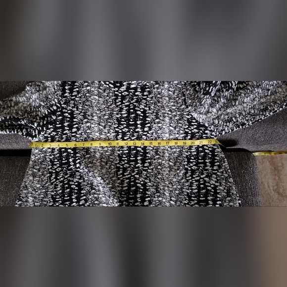 LIV By Habitat Black and White Top Size Medium - Picture 6 of 7